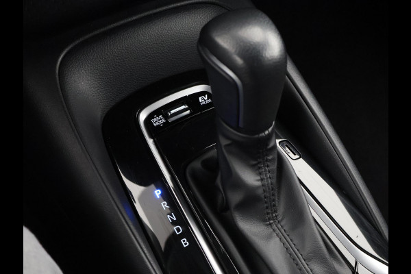 Toyota Corolla Touring Sports HYBRID BLACKLINE ACTIVE GARANTIE TOT 2033! NIEUW MODEL. CARPLAY NAVIGATIE. ADAPTIEVE CRUISE CONTROL . APPLE CARPLAY & ANDRIOD AUTO . CAMERA