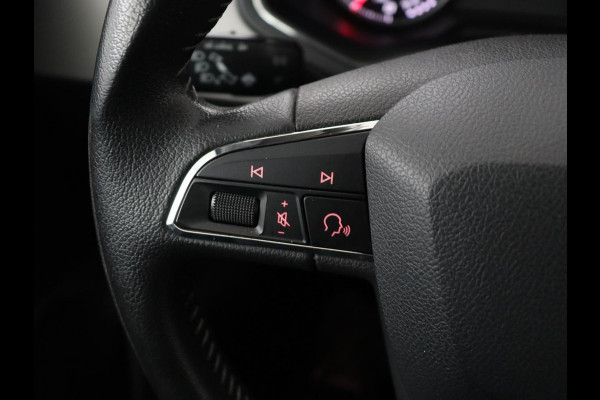 Seat Ibiza 1.0 TSI Style Intens | 76.600km NAP | Carplay | Trekhaak | Camera | Adaptive cruise | Climate control | Navigatie | Parkeerhulp | Bluetooth | Getint glas