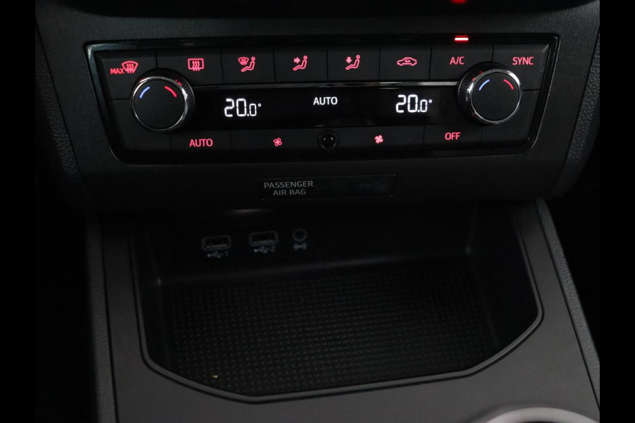 Seat Ibiza 1.0 TSI Style Intens | 76.600km NAP | Carplay | Trekhaak | Camera | Adaptive cruise | Climate control | Navigatie | Parkeerhulp | Bluetooth | Getint glas