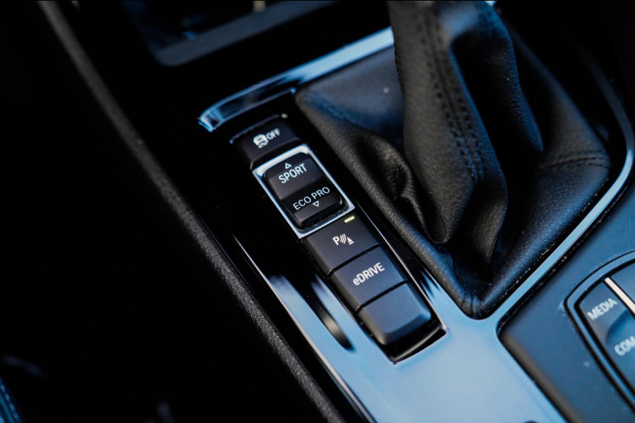 BMW X2 XDrive25e Business Edition Plus| Headup | Camera | Stoelverwarming | Pano