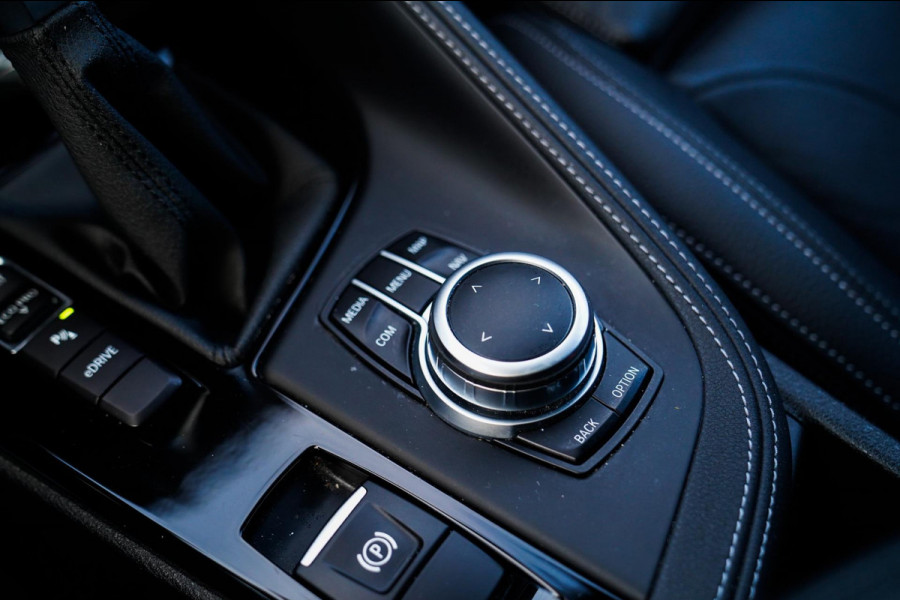 BMW X2 XDrive25e Business Edition Plus| Headup | Camera | Stoelverwarming | Pano