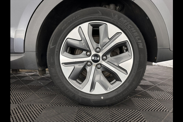 Kia e-Niro ExecutiveLine 64 kWh [ 3-Fase ] {SOH-100%} (INCL-BTW) Aut.*HEATPUMP | PANO | LEATHER | FULL-LED | NAVI-FULLMAP | ADAPTIVE-CRUISE | CAMERA | MEMORY-PACK | LANE-ASSIST | KEYLESS | DIGI-COCKPIT | PRIVACYGLASS | SHIFTPADDLES | TOWBAR | 17