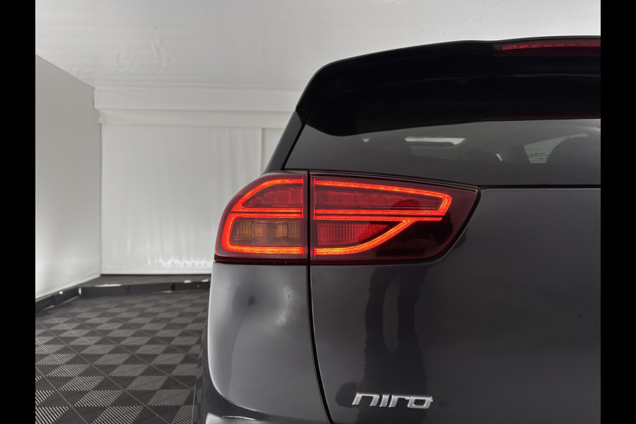Kia e-Niro ExecutiveLine 64 kWh [ 3-Fase ] {SOH-100%} (INCL-BTW) Aut.*HEATPUMP | PANO | LEATHER | FULL-LED | NAVI-FULLMAP | ADAPTIVE-CRUISE | CAMERA | MEMORY-PACK | LANE-ASSIST | KEYLESS | DIGI-COCKPIT | PRIVACYGLASS | SHIFTPADDLES | TOWBAR | 17