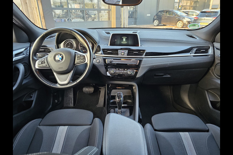 BMW X2 sDrive20i Executive | Automaat | Trekhaak | LED | Park Assist | Navi | Cruise | LMV 19" | All-seasons |