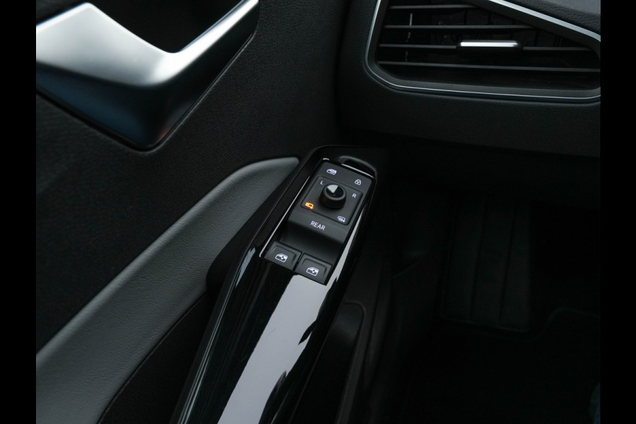Volkswagen ID.3 Business 58 kWh [ 3-Fase-11kW ] {SOH-87%} (INCL-BTW)  *FULL-LED | AMBIENTLIGHT | KEYLESS | NAVI-FULLMAP | DAB | CARPLAY | CCS-FASTLOADER | CAMERA | HEATED-COMFORTSEATS | DAB+ | DIGI-COCKPIT | ECC | PRIVACYGLASS | PDC | 18''ALU*