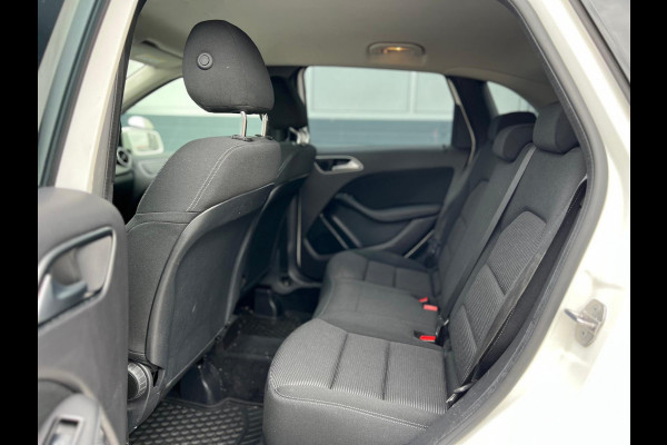 Mercedes-Benz B-Klasse 220 d Ambition // AUTOMAAT / AIRCO / EURO 6 / BLUETOOTH / NAP /