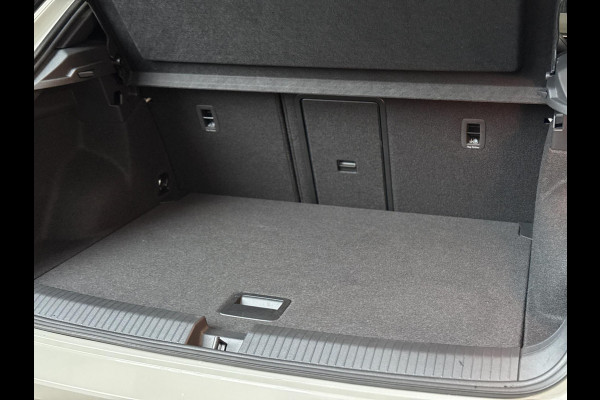 Volkswagen T-Roc 1.5 TSI R-Line PANO | IQ LED | KEYLESS | VIRTUAL | CAMERA | VOL!