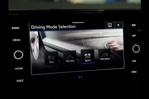 Volkswagen T-Roc 1.5 TSI R-Line PANO | IQ LED | KEYLESS | VIRTUAL | CAMERA | VOL!