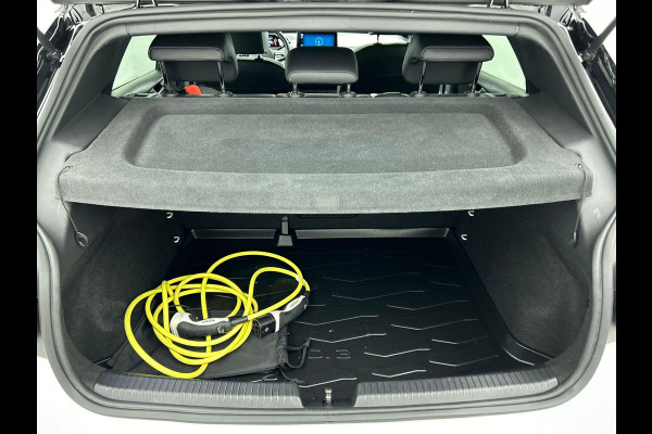 Volkswagen ID.3 Pro Edition 58 kWh Airco ECC Navi Carplay PDC VA + Camera Adaptive Cruise Control Full LED Stoel/Stuurverwarming Alcantara bekleding