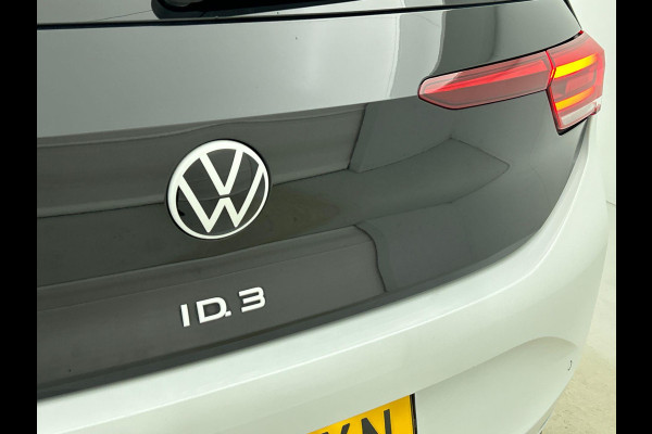 Volkswagen ID.3 Pro Edition 58 kWh Airco ECC Navi Carplay PDC VA + Camera Adaptive Cruise Control Full LED Stoel/Stuurverwarming Alcantara bekleding