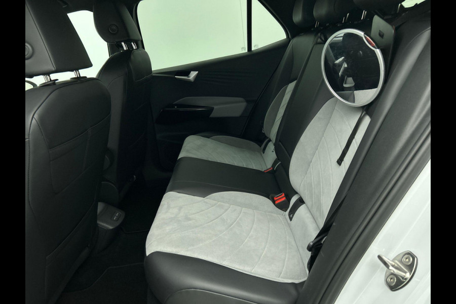 Volkswagen ID.3 Pro Edition 58 kWh Airco ECC Navi Carplay PDC VA + Camera Adaptive Cruise Control Full LED Stoel/Stuurverwarming Alcantara bekleding