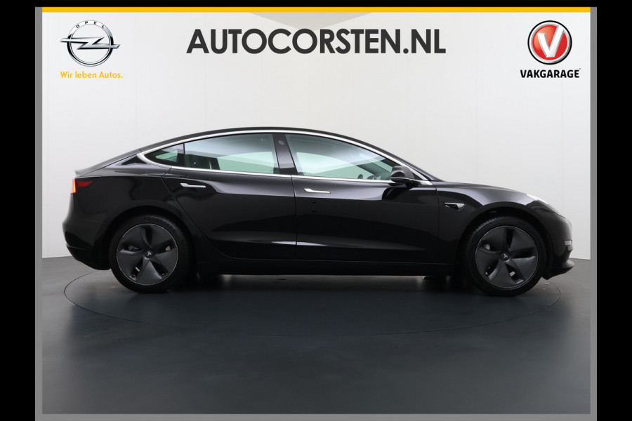 Tesla Model 3 Long Range AWD 75kWh Trekhaak Lmv 18" AutoPilot FSD Leder Panoramadak Adaptive-Cruise Camera's Elektr.-Stuur+Stoelen+Spiegels+Ge Navi LED Comfortstoelen ACC DAB Voorverwarmen interieur via App Keyless One-Pedal-Drive 4WD 1.000KG Trekgewicht Origineel Nederlandse Auto Fabrieksgarantie op Batterij en Motor tot 192.000km/18-11-2027