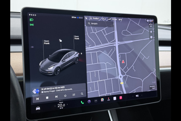 Tesla Model 3 Long Range AWD 75kWh Trekhaak Lmv 18" AutoPilot FSD Leder Panoramadak Adaptive-Cruise Camera's Elektr.-Stuur+Stoelen+Spiegels+Ge Navi LED Comfortstoelen ACC DAB Voorverwarmen interieur via App Keyless One-Pedal-Drive 4WD 1.000KG Trekgewicht Origineel Nederlandse Auto Fabrieksgarantie op Batterij en Motor tot 192.000km/18-11-2027