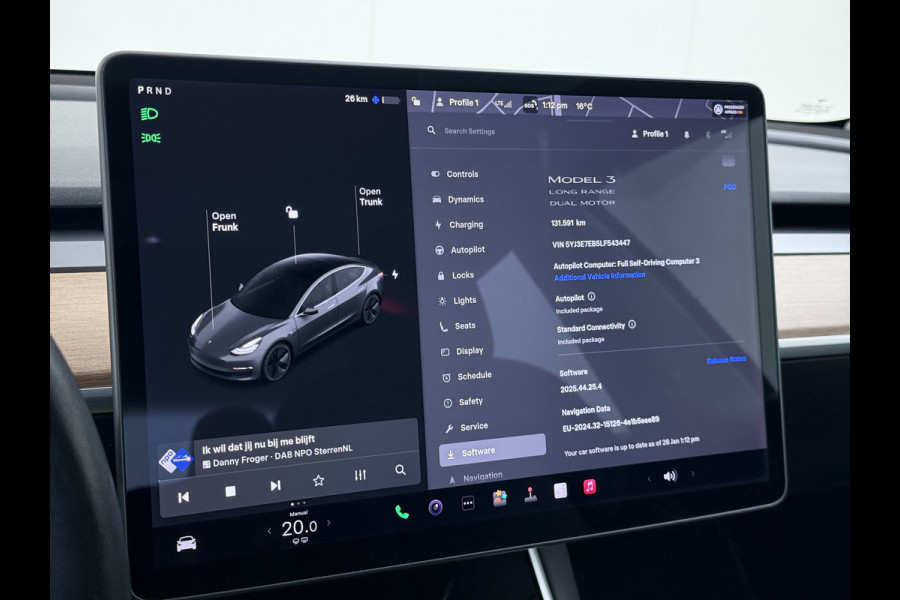 Tesla Model 3 Long Range AWD 75kWh Trekhaak Lmv 18" AutoPilot FSD Leder Panoramadak Adaptive-Cruise Camera's Elektr.-Stuur+Stoelen+Spiegels+Ge Navi LED Comfortstoelen ACC DAB Voorverwarmen interieur via App Keyless One-Pedal-Drive 4WD 1.000KG Trekgewicht Origineel Nederlandse Auto Fabrieksgarantie op Batterij en Motor tot 192.000km/18-11-2027