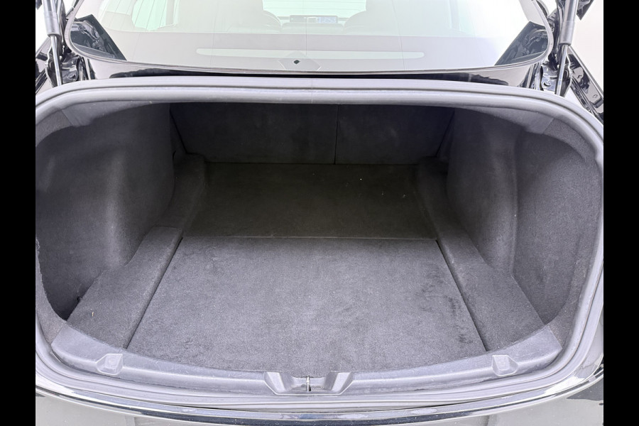 Tesla Model 3 Long Range AWD 75kWh Trekhaak Lmv 18" AutoPilot FSD Leder Panoramadak Adaptive-Cruise Camera's Elektr.-Stuur+Stoelen+Spiegels+Ge Navi LED Comfortstoelen ACC DAB Voorverwarmen interieur via App Keyless One-Pedal-Drive 4WD 1.000KG Trekgewicht Origineel Nederlandse Auto Fabrieksgarantie op Batterij en Motor tot 192.000km/18-11-2027