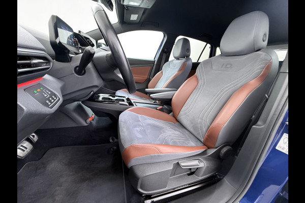 Volkswagen ID.4 First 82kWh SOH 93% Warmtepomp Trekhaak Adap.Cruise Navi Ecc Camera Apple Carplay Android Auto Pdc Lmv  20" Privacy Glas Led Rijstrooksensor Stuur+Stoelverwarming Origineel Nederlandse Auto