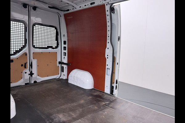 Renault Master T35 2.3DCI L2H2 3-Persoons 2X Schuifdeur Airco Camera Cruise Control Pdc Betonplex Vloer Wandbetimmering Schuifdeuren Achterdeuren Sidebars Euro 6 Origineel Nederlandse Auto