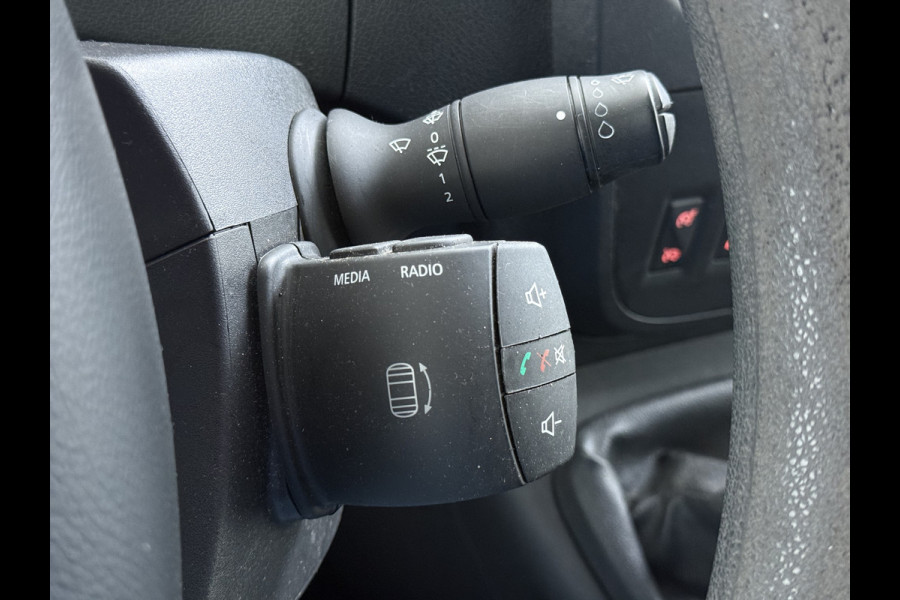 Renault Master T35 2.3DCI L2H2 3-Persoons 2X Schuifdeur Airco Camera Cruise Control Pdc Betonplex Vloer Wandbetimmering Schuifdeuren Achterdeuren Sidebars Euro 6 Origineel Nederlandse Auto