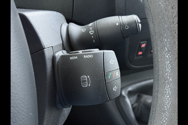 Renault Master T35 2.3DCI L2H2 3-Persoons 2X Schuifdeur Airco Camera Cruise Control Pdc Betonplex Vloer Wandbetimmering Schuifdeuren Achterdeuren Sidebars Euro 6 Origineel Nederlandse Auto