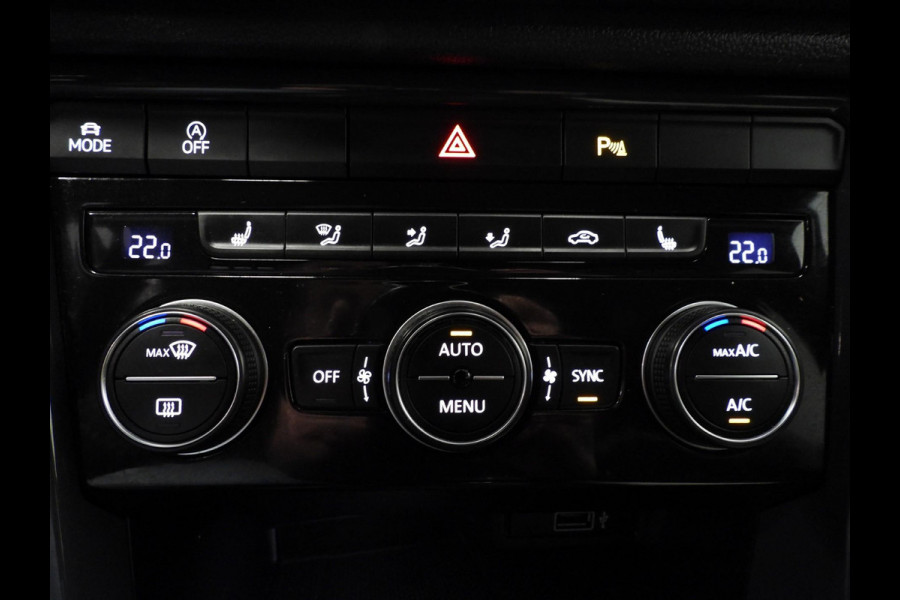 Volkswagen T-Roc 1.5 TSI Sport NAVI/CAMERA/LED/TREKH./17"LMV!