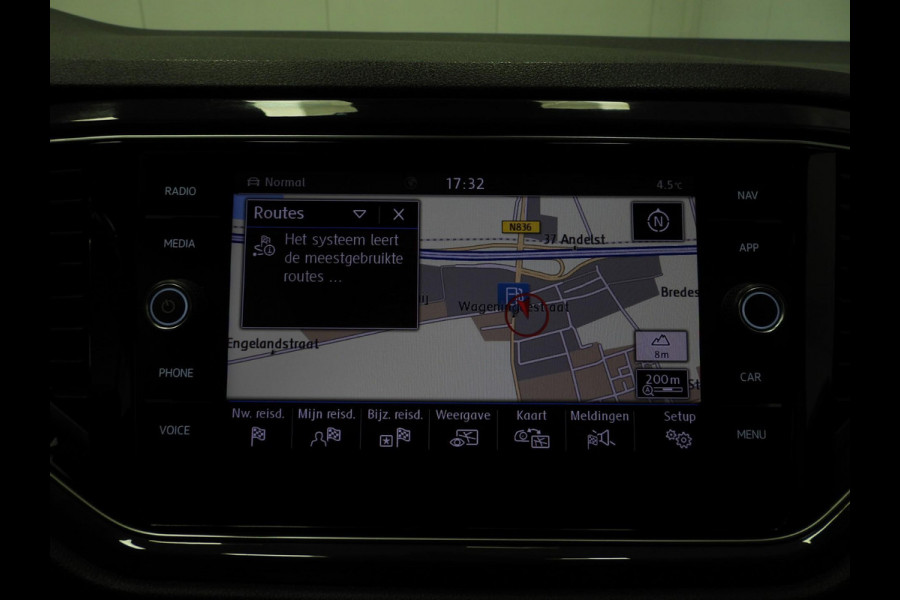 Volkswagen T-Roc 1.5 TSI Sport NAVI/CAMERA/LED/TREKH./17"LMV!