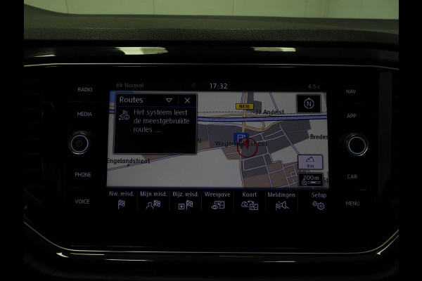 Volkswagen T-Roc 1.5 TSI Sport NAVI/CAMERA/LED/TREKH./17"LMV!