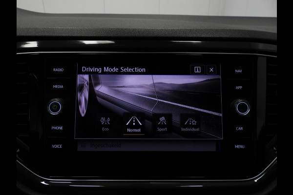 Volkswagen T-Roc 1.5 TSI Sport NAVI/CAMERA/LED/TREKH./17"LMV!