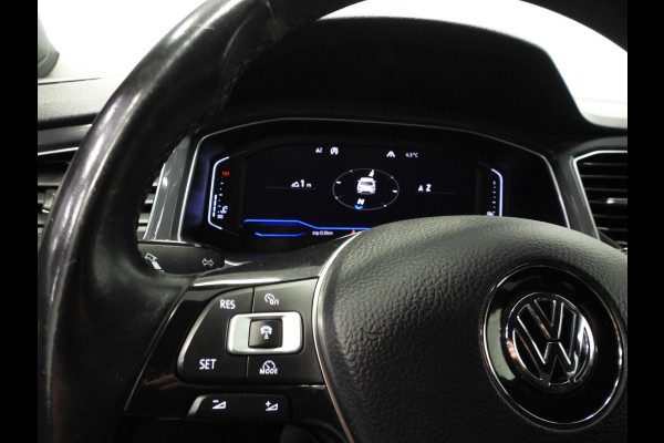 Volkswagen T-Roc 1.5 TSI Sport NAVI/CAMERA/LED/TREKH./17"LMV!