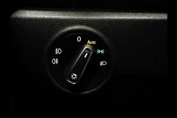 Volkswagen T-Roc 1.5 TSI Sport NAVI/CAMERA/LED/TREKH./17"LMV!