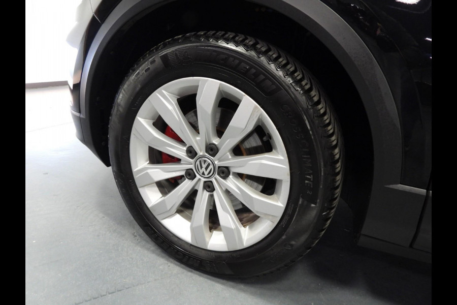 Volkswagen T-Roc 1.5 TSI Sport NAVI/CAMERA/LED/TREKH./17"LMV!