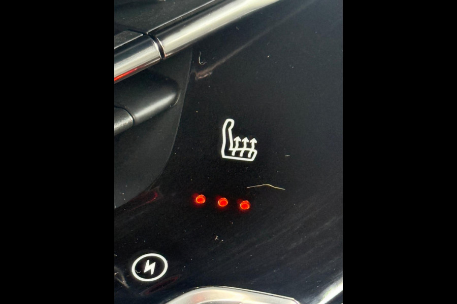 Peugeot e-208 EV GT Première 50 kWh, Panoramadak, achteruitrijcamera, stoelverwarming, 1/2 lederen sportinterieur, 17 inch