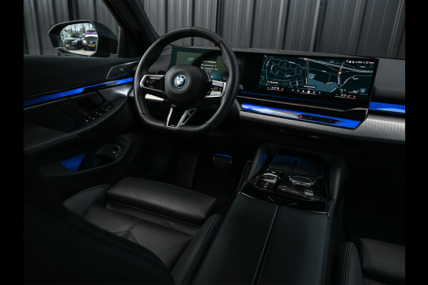 BMW 5 Serie 550e xDrive M Sport pro · Driving Assistant Professional · Stoel verwarming en ventilatie · Adaptive Suspension · Iconic Glow ·