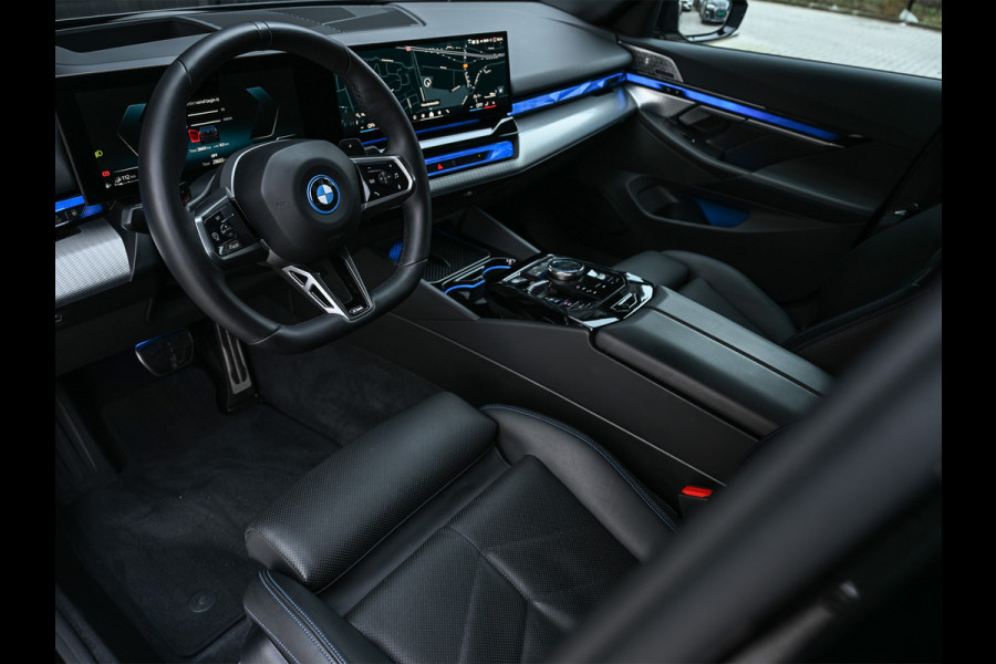BMW 5 Serie 550e xDrive M Sport pro · Driving Assistant Professional · Stoel verwarming en ventilatie · Adaptive Suspension · Iconic Glow ·