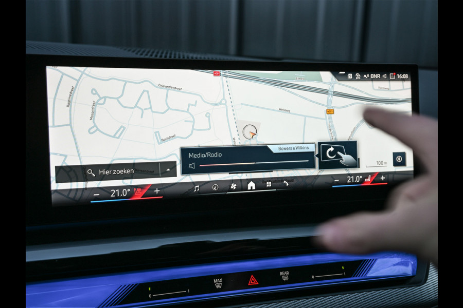 BMW 5 Serie 550e xDrive M Sport pro · Driving Assistant Professional · Stoel verwarming en ventilatie · Adaptive Suspension · Iconic Glow ·