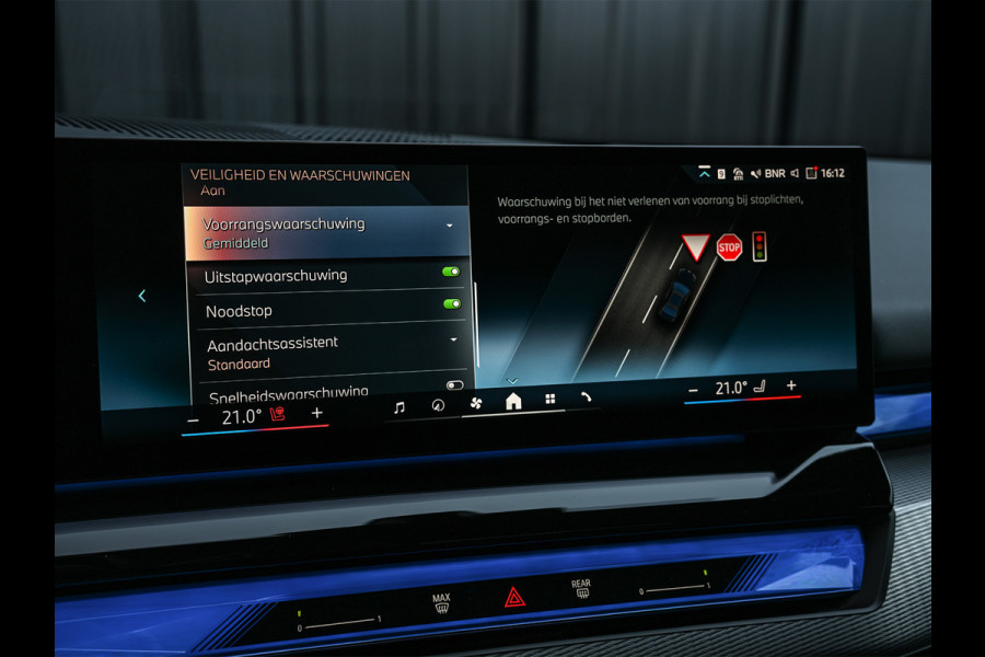 BMW 5 Serie 550e xDrive M Sport pro · Driving Assistant Professional · Stoel verwarming en ventilatie · Adaptive Suspension · Iconic Glow ·