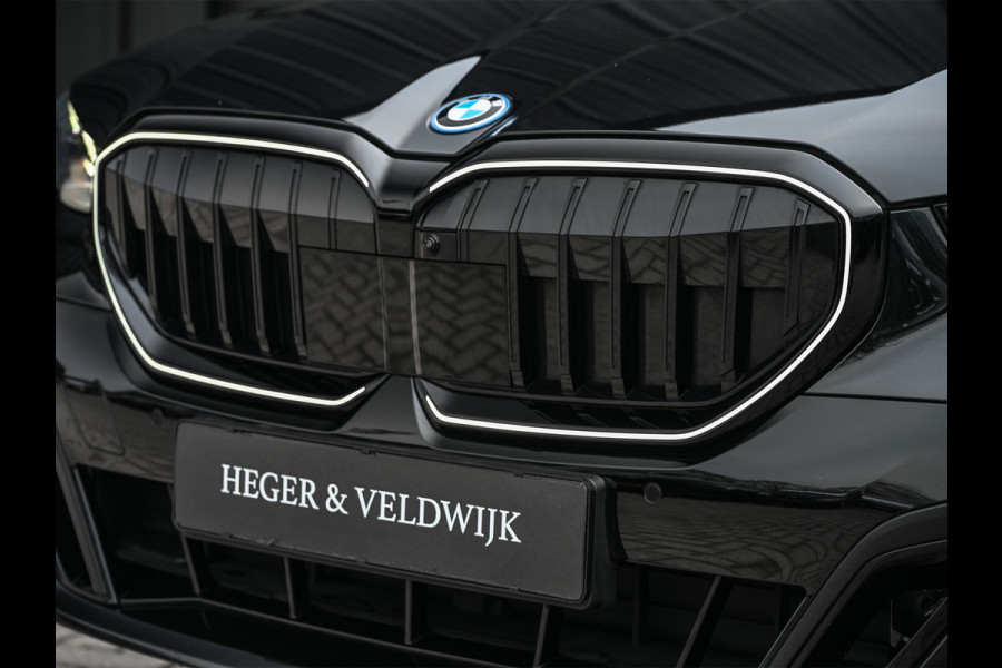 BMW 5 Serie 550e xDrive M Sport pro · Driving Assistant Professional · Stoel verwarming en ventilatie · Adaptive Suspension · Iconic Glow ·