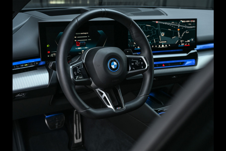 BMW 5 Serie 550e xDrive M Sport pro · Driving Assistant Professional · Stoel verwarming en ventilatie · Adaptive Suspension · Iconic Glow ·