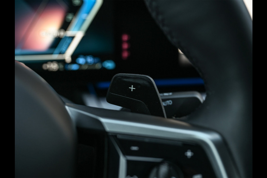 BMW 5 Serie 550e xDrive M Sport pro · Driving Assistant Professional · Stoel verwarming en ventilatie · Adaptive Suspension · Iconic Glow ·