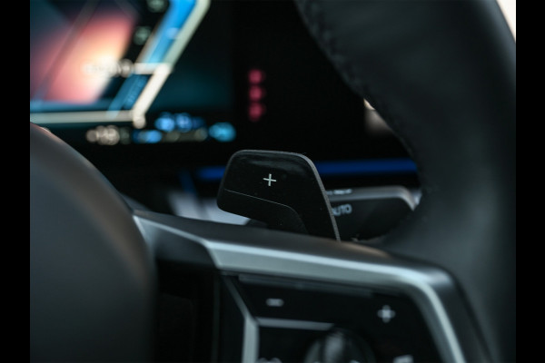 BMW 5 Serie 550e xDrive M Sport pro · Driving Assistant Professional · Stoel verwarming en ventilatie · Adaptive Suspension · Iconic Glow ·