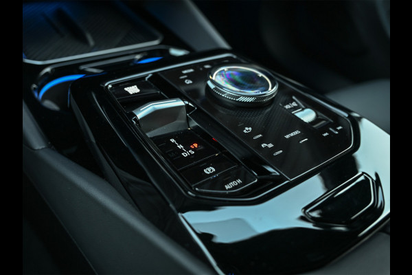 BMW 5 Serie 550e xDrive M Sport pro · Driving Assistant Professional · Stoel verwarming en ventilatie · Adaptive Suspension · Iconic Glow ·