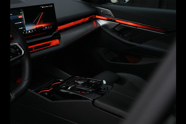 BMW 5 Serie 550e xDrive M Sport pro · Driving Assistant Professional · Stoel verwarming en ventilatie · Adaptive Suspension · Iconic Glow ·