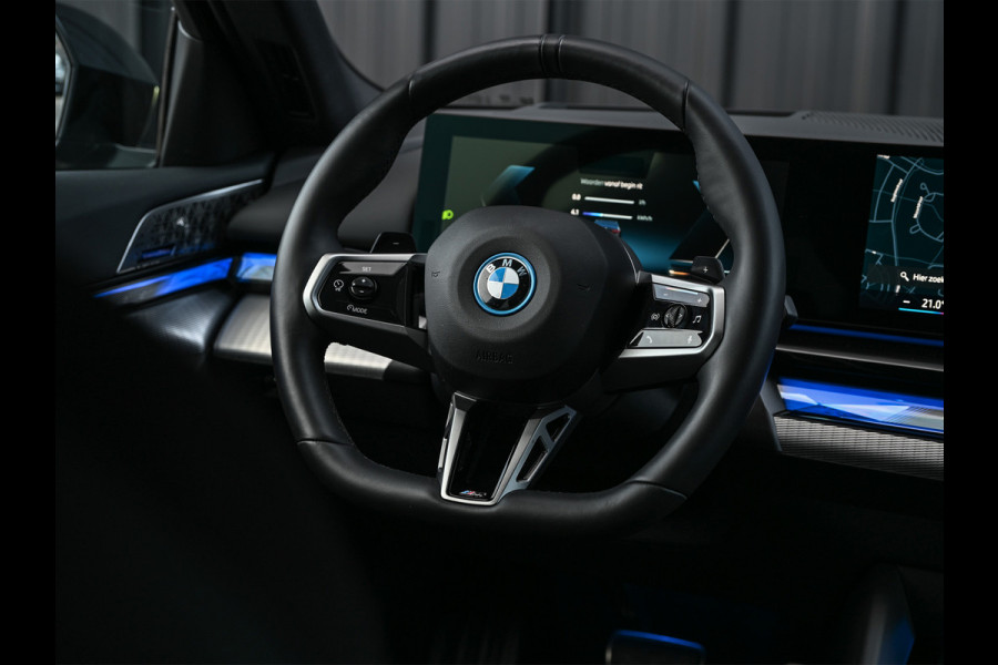 BMW 5 Serie 550e xDrive M Sport pro · Driving Assistant Professional · Stoel verwarming en ventilatie · Adaptive Suspension · Iconic Glow ·