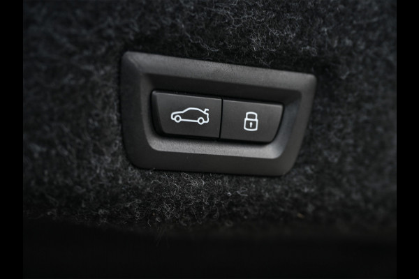 BMW 5 Serie 550e xDrive M Sport pro · Driving Assistant Professional · Stoel verwarming en ventilatie · Adaptive Suspension · Iconic Glow ·