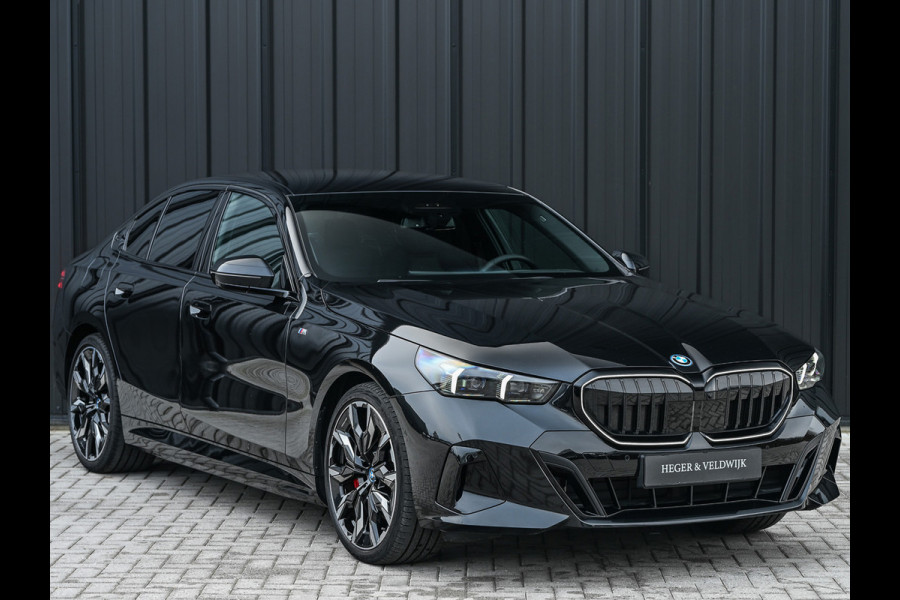 BMW 5 Serie 550e xDrive M Sport pro · Driving Assistant Professional · Stoel verwarming en ventilatie · Adaptive Suspension · Iconic Glow ·
