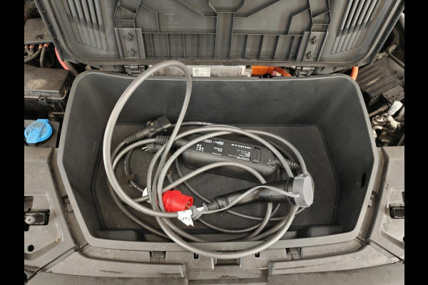 Audi e-tron 55 quattro Business edition Plus 95 kWh NL-AUTO | PANODAK | SOH 93% | TREKHAAK