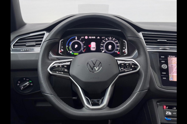 Volkswagen Tiguan 1.4 TSI eHybrid R-Line Pano/Trekhaak/HuD/Keyless