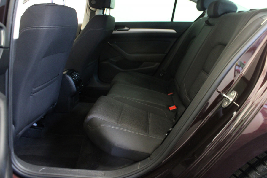 Volkswagen Passat 1.4 TSI ACT Highline Business R-line