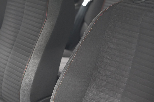 Peugeot 208 PureTech 100 EAT8 Active Pack | Parkeersensoren | Apple Carplay | Airco
