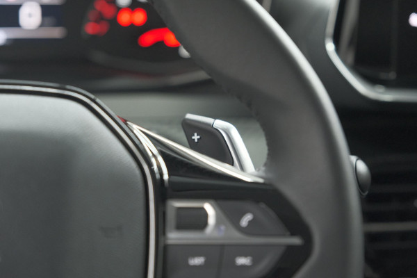 Peugeot 208 PureTech 100 EAT8 Active Pack | Parkeersensoren | Apple Carplay | Airco