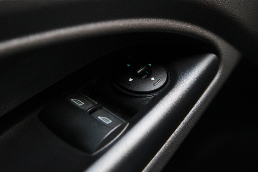 Ford Transit Connect 1.0 Ecoboost L2 Limited / 3 zits / Camera / Cruise / Stoelverwarming